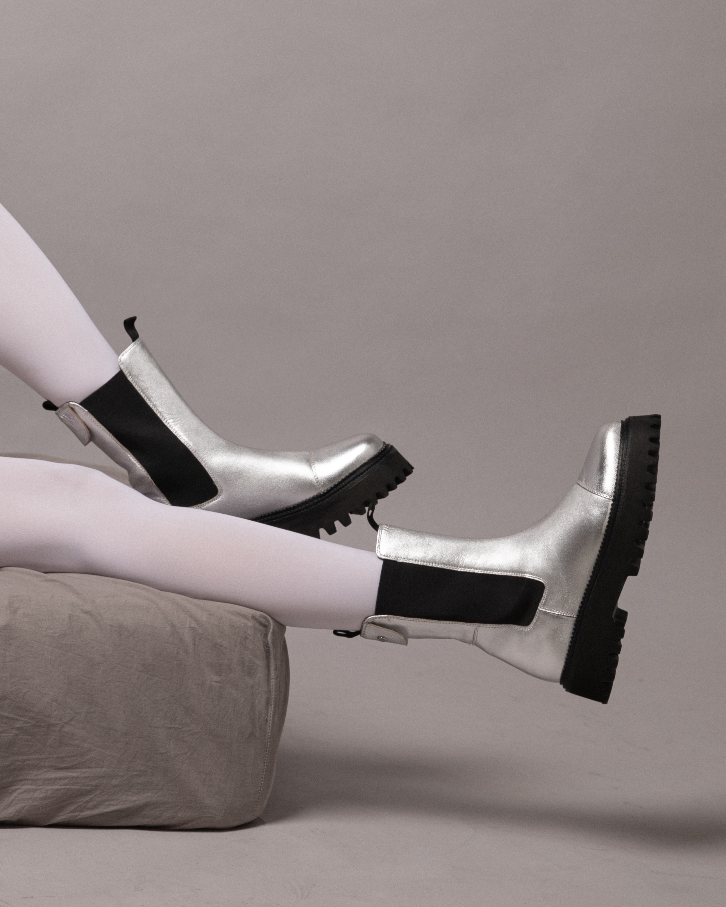 Поговорим о челси - ботинках с эластичной вставкой.